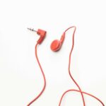S001-single-red-slusalica-u-uho-3.jpg